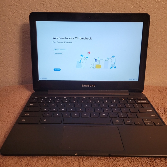 Samsung Chromebook - Sleek Black Design - Picture 1 of 13
